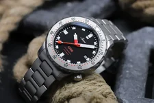 Sinn-U50-German-Submarine-Steel-Dive-Watch-4-1536x1024.webp