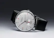 nomos-frontpage-header-metro-silver-cut.webp