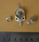 561px-Trimmer_ceramic_capacitors.webp