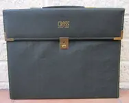 cross estuche vendedor5.webp