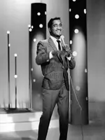 Sammy_Davis_Jr._performing_1966.webp