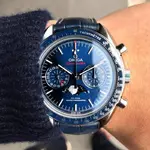 omega-speedmaster-moonphase-Post-2.webp