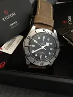 tudor red 5 copia.webp