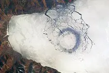330px-Circles_in_Thin_Ice,_Lake_Baikal,_Russia.webp