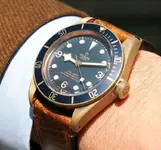 Tudor-Heritage-Black-Bay-Bronze-Blue-Bucherer-8.webp Tudor-Heritage-Black-Bay-Bronze-Blue-Bucherer-8.webp