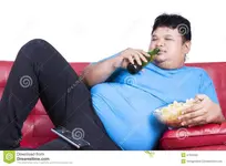 el-sentarse-gordo-del-hombre-perezoso-en-el-sofá-47942091.webp