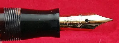 05 CHALLENGER BURDEOS 09.webp