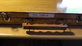 caja plumas y bote cristal tinta 011.webp