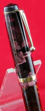 05 CHALLENGER BURDEOS 03.webp