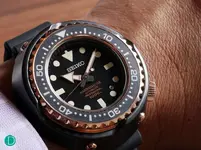 mairnemaster-gold-wrist.webp