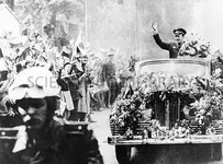C0089390-Yuri_Gagarin_driving_through_Prague.webp