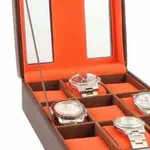 relojero-para-9-relojes-marron-y-naranja.webp