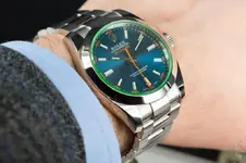 Rolex-Milgauss-Blue-116400GV-5.webp