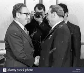the-soviet-communist-party-s-general-secretary-leonid-brezhnev-right-B96DWF.webp the-soviet-communist-party-s-general-secretary-leonid-brezhnev-right-B96DWF.webp