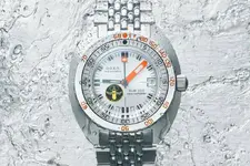 Doxa-SUB-300-Searambler-Silver-Lung-50th-Anniversary-4.webp