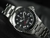 SteinhartOceanOne39BlackGMTCeramic3.webp