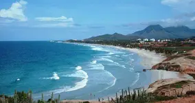 Playa_El_Agua._Isla_de_Margarita,_estado_Nueva_Esparta._Venezuela..webp