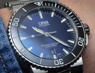 Oris-Aquis-Date-Gradient-Blue-2 2.webp