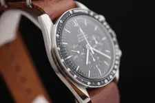 Omega_Speedmaster_Professional_3590.50_Left_Side_Case_1024x1024.webp