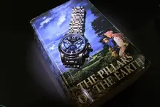 Reloj y libro.webp