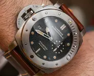 Panerai-Luminor-Submersible-PAM569-Titanio-Destro-20.webp