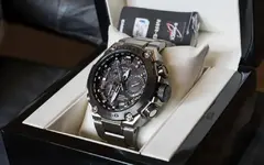 MR-G-en-estuche-1.webp