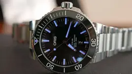 Oris_Aquis_Date_Lume.webp