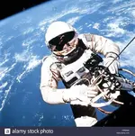 el-astronauta-edward-white-en-eva-durante-la-mision-gemini-4-junio-31965-cw6a6a.webp