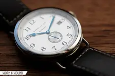 HAMILTON_KHAKI_NAVY_PIONEER_HANDS1.webp