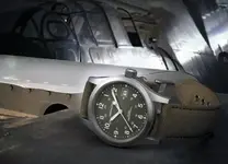 Hamilton_Khaki Field (H69439363).webp