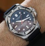 Victorinox-Swiss-Army-INOX-Professional-Diver-watch-12.jpg