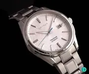 seiko-sje073-oblique.webp