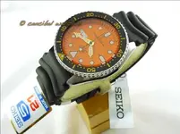 seiko-skx011j1-orange-diver-s-200m-made-in-japan-4-ti.webp