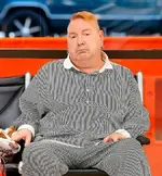 0_PAY-EXCLUSIVE-Sex-Pistols-John-Lydon-Waits-for-his-Luggage-at-LAX-airport-in-Los-Angeles.webp