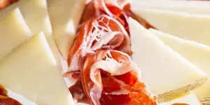 tapa-de-queso-manchego-768x384 (1).webp