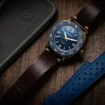 magrette_waterman-bronze-desktop-straps_grande_cropped.webp
