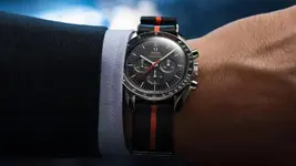 Omega-SpeedyTuesday-Ultraman-1-Horas-y-Minutos.webp