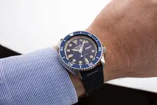 Seiko-5-Sports-Suits-Style-SRPD71K2-340-€-1-Horas-y-Minutos.webp