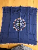 Parker linen (flag, tie, scarfs and tablecloth) colabora Brad Bonister 04_nfuente Tsachi Mits...webp
