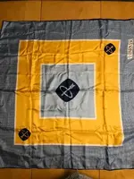 Parker linen (flag, tie, scarfs and tablecloth) colabora Brad Bonister 96_nfuente Tsachi Mits...webp