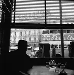 Café-en-la-Puerta-del-Sol-mayo-de-1955-768x774.webp