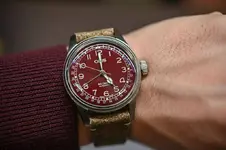 Oris-Big-Crown-Pointer-Date-40mm-Oxblood-Red-Dial-2.webp