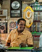 mumbai-fort-de-bombay-india-street-market-watch-reloj-maker-d2w5ce~3.jpg