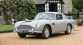 Aston-Martin-DB5-James-Bond-Goldeneye-8.webp