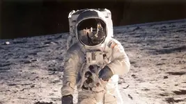 Armstrong reflejado.webp
