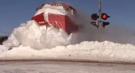 canada-il-treno-si-libera-i-binari-dalla-neve-3bmeteo-75860.webp