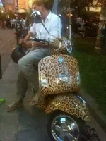 Stefano%u002520Gabbana%20in%20Vespa.webp