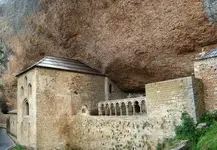 08-53-46-monasterio-san-juan-de-la-pena-en-jaca-3387-1.webp