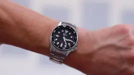 Seiko-SKX013-on-wrist.webp