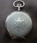 Guilloché-argent-montre-1910.webp